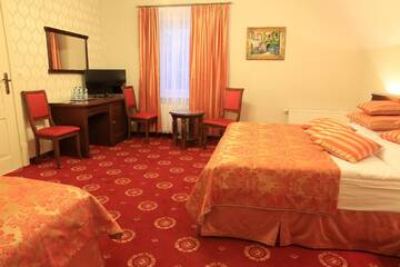 Фото номера Трехместный номер Отель Hotel Kopernik г. Цехоцинек 7