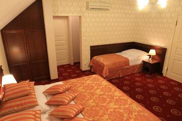 Фото номера Трехместный номер Отель Hotel Kopernik г. Цехоцинек 8