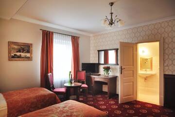 Фото номера Трехместный номер Отель Hotel Kopernik г. Цехоцинек 4