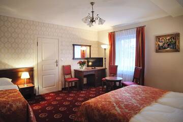 Фото номера Трехместный номер Отель Hotel Kopernik г. Цехоцинек 3