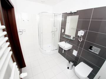 Фото номера Четырехместный номер Отель Hotel Austeria Conference &amp; Spa г. Цехоцинек 5