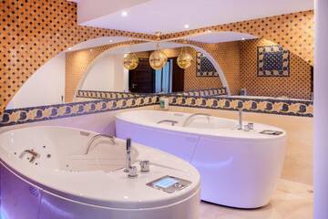 Фотографии Отели типа «постель и завтрак» Villa Andalucia SPA & Leisure г. Цехоцинек (Польша) №4 Фото Отели типа «постель и завтрак» Villa Andalucia SPA & Leisure г. Цехоцинек 4