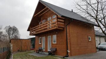Фото номера Двухместный номер с 2 отдельными кроватями и дополнительной кроватью Дома для отпуска Biały Domek (blisko tężni) г. Цехоцинек 9