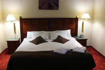 Фото номера Стандартный двухместный номер с 1 кроватью Отель Hotel Uzdrowiskowy St George г. Цехоцинек 3